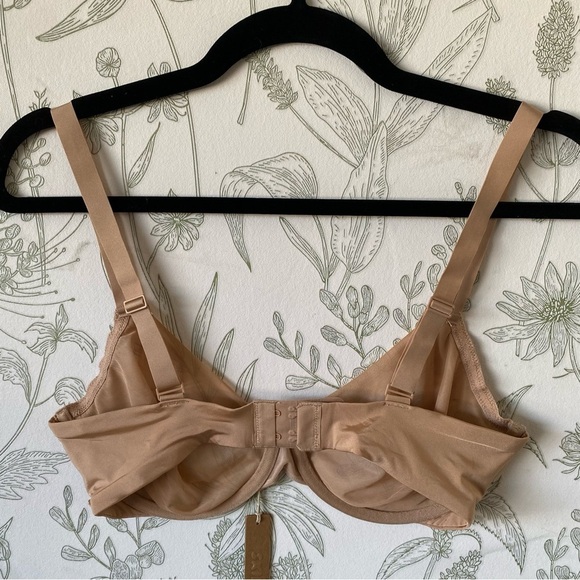 SKIMS  NO SHOW MOLDED UNLINED DEMI‎ BRA in Clay Size 34DDD - Picture 5 of 11